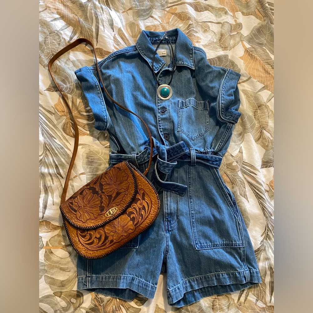 Wilfred Aritzia Denim Short Sleeve Romper in Blue (size 4, S-M) 70’s Boho